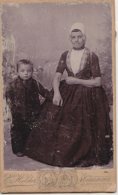 Personalia-Ritthem-1013.tif - Pietje de Voogd-Barendse met Hendrik