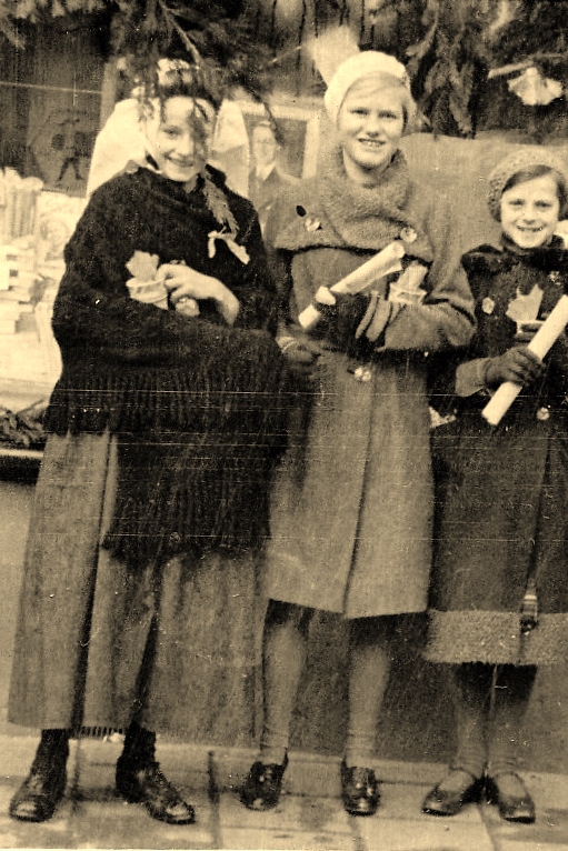 Personalia-Ritthem-1305.jpg - Tine Joziasse-Mien v.d.Wal-Tannetje Gideonse