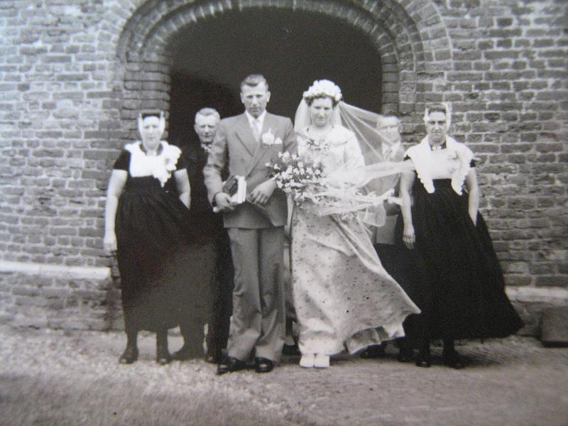 Personalia-Ritthem-206.JPG - bruidspaar br.cevaal jo goedhart links ouders acevaal  rechts ouders jo goedhart