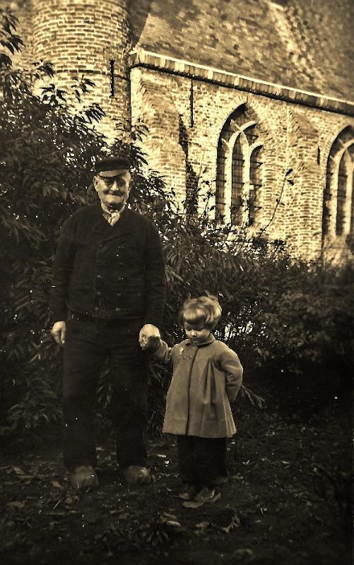 Personalia-Ritthem-2006.jpg - Opa Gerard Barentsen met kleindochter Nelleke Eefting