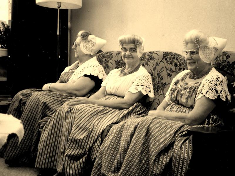 Personalia-Ritthem-2029.jpg - Mien Roelse-Boogaard  Leintje en Suus Meijers