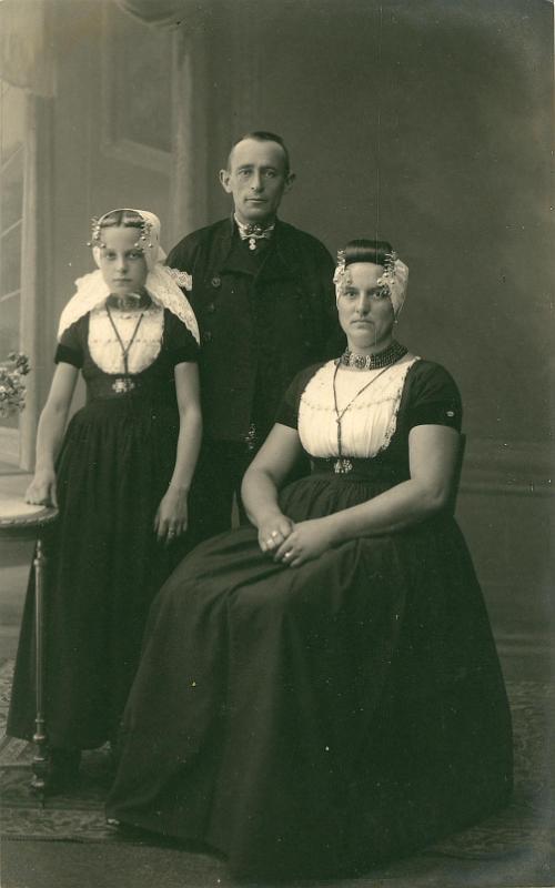 Personalia-Ritthem-295.JPG - Lauw en Lena van Eenennaam met dochter Nee