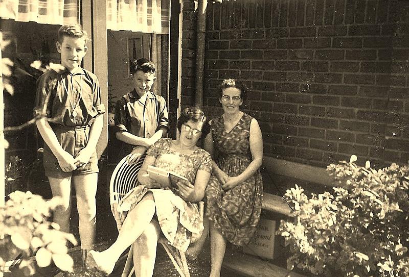 Personalia-Ritthem-2319.jpg - Joh v Leerdam Han Cevaal Nel Cevaal Baas Dien v Leerdam de Jonge