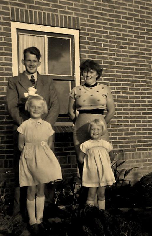 Personalia-Ritthem-2334.jpg - Kees Wisse en Marie Davidse met Nel en Neeltje