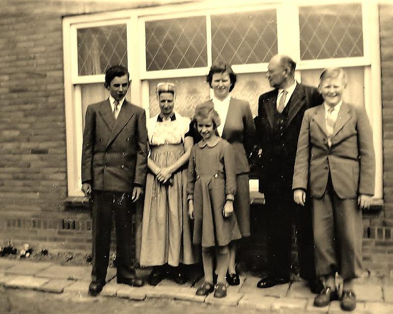 Personalia-Ritthem-2350.jpg - Anndr en Franc Breel met Bram Francien Jo en Joost