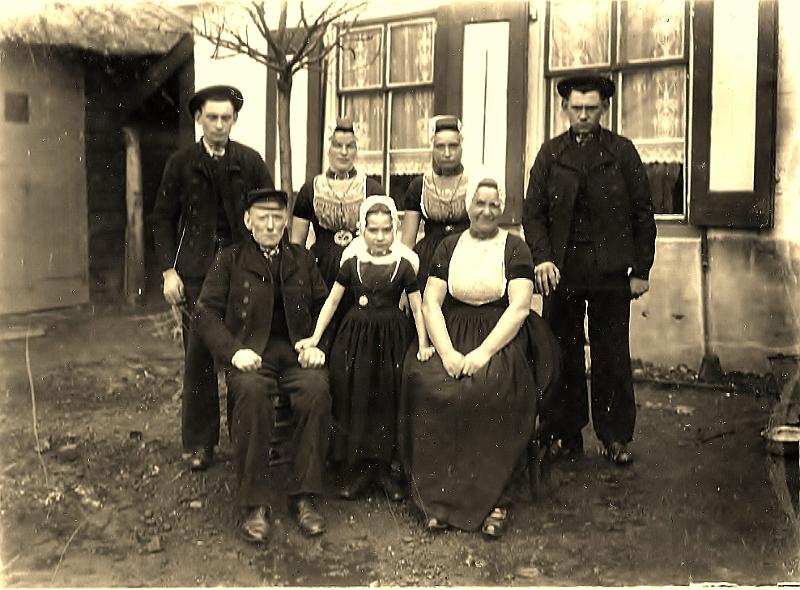 Personalia-Ritthem-2351.jpg - Bram Breel zijn vrouw Ka Breel Wanne Andries Joost Antje en Johanna Breel