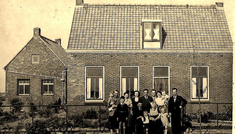 Personalia-Ritthem-2352.jpg - Fam Flipse voor huis in de Zandweg
